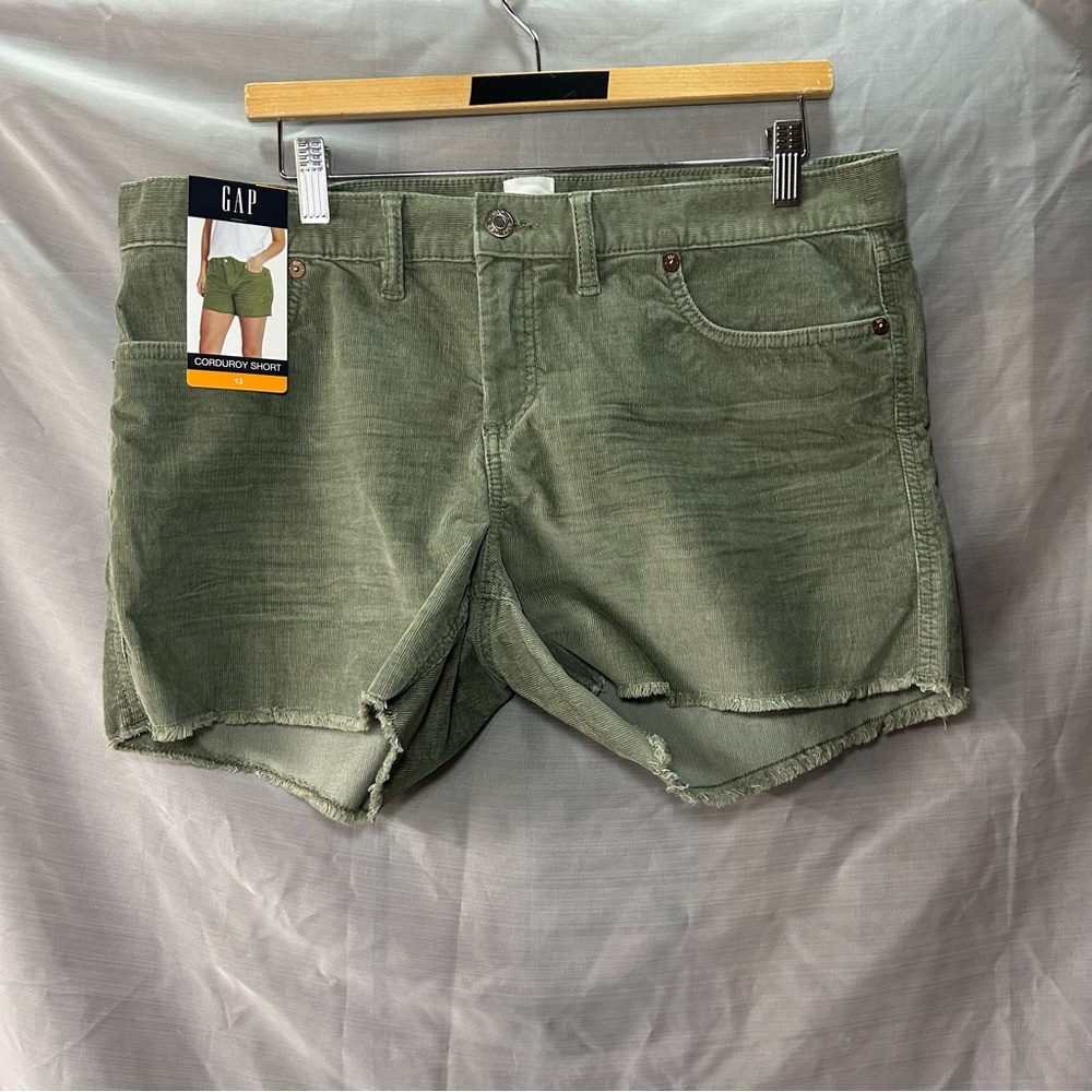 GAP Green corduroy Shorts women’s size 12, NWT